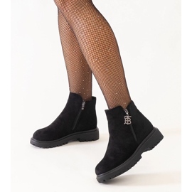 D/CEO Czarne botki z ozdobną zawieszką na platformie eko-zamsz Melane 1