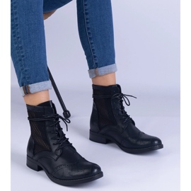 Czarne ażurowe płaskie botki Reeves 2