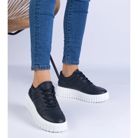 Czarne sneakersy ażurowe na masywnej podeszwie 1