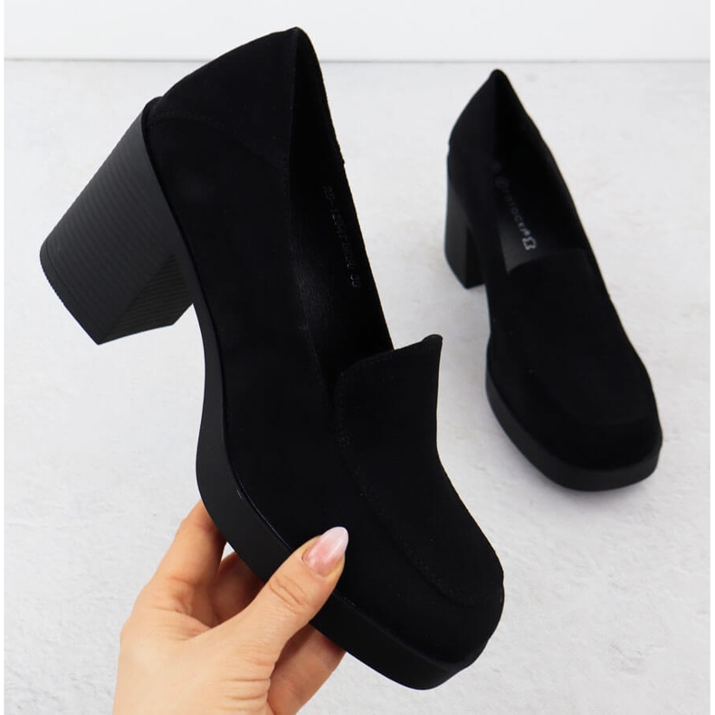 Półbuty damskie mokasyny na obcasie zamszowe czarne Potocki SZ12547 1