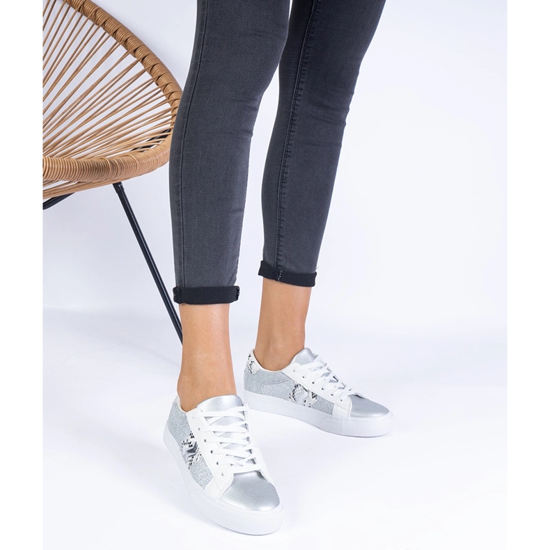 Srebrne sneakersy ze zwierzęcym motywem zdobione brokatem srebrny 1