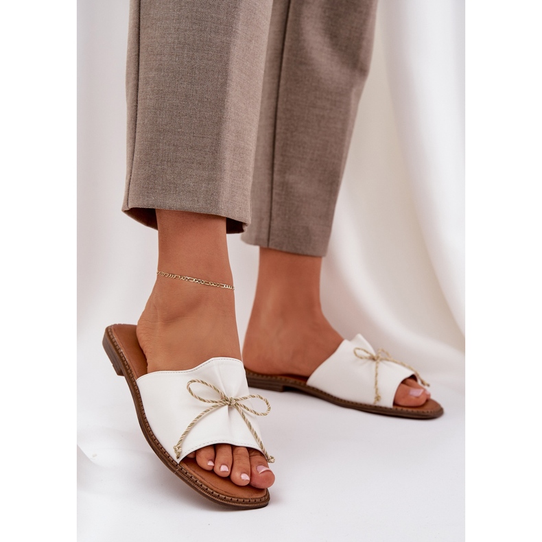 Klapki Na Płaskiej Podeszwie Z Ozdobną Kokardką Białe 2