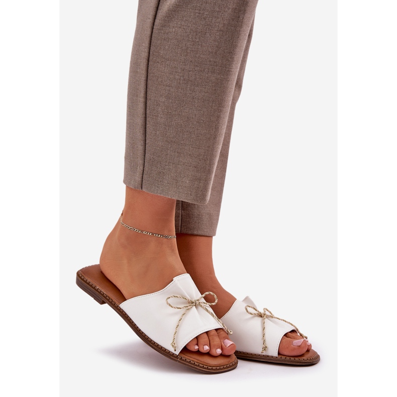 Klapki Na Płaskiej Podeszwie Z Ozdobną Kokardką Białe 1