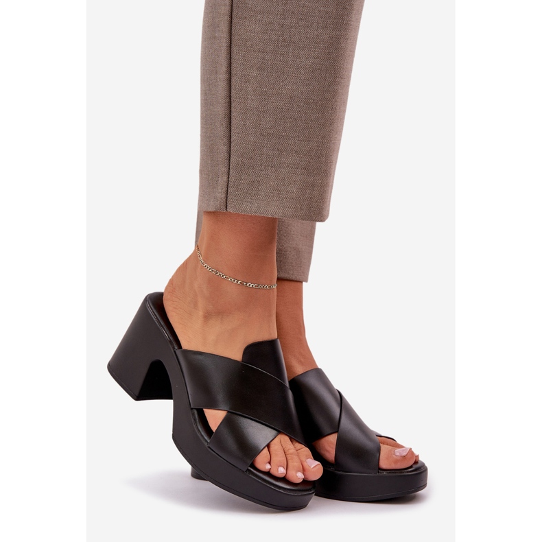 Lekkie Klapki Na Słupku Z Eko Skóry Czarne 1