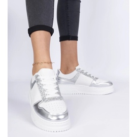 Srebrne sneakersy damskie na grubej podeszwie srebrny 1