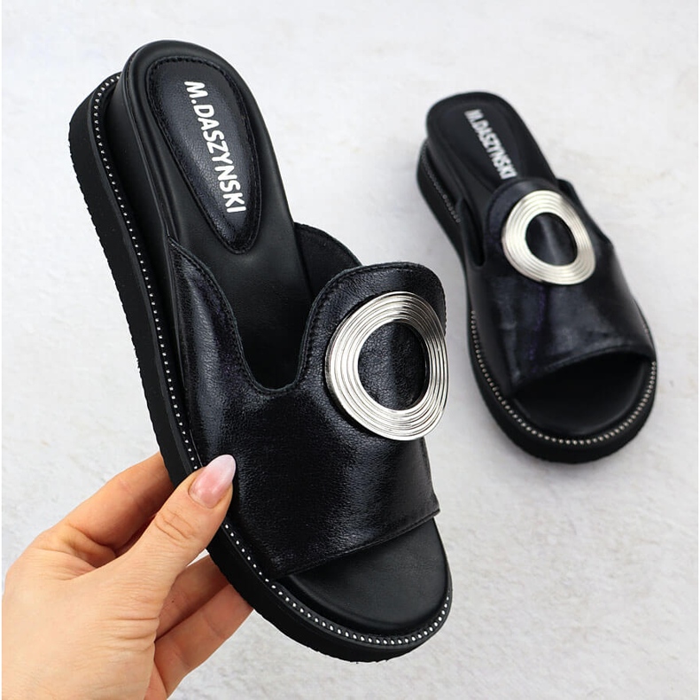 M. DASZYŃSKI Klapki damskie na niskim koturnie czarne M.Daszyński 1