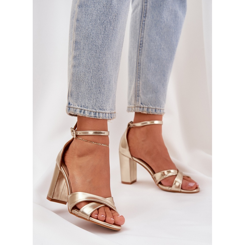 Sandały Na Słupkowym Obcasie Z Eko Skóry Złote złoty 2