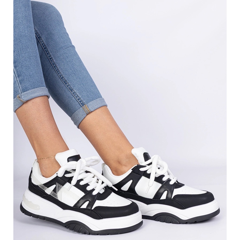 Czarno-białe sneakersy z grubymi sznurówkami czarne 1