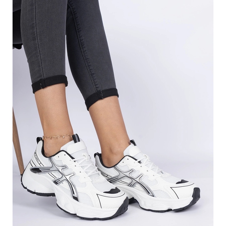 Czarne sneakersy damskie na masywnej podeszwie białe 2