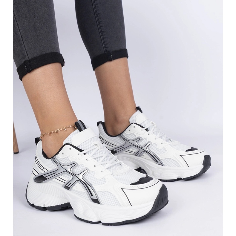 Czarne sneakersy damskie na masywnej podeszwie białe 1