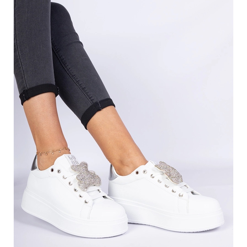Biało-srebrne sneakersy damskie zdobione misiem białe 1