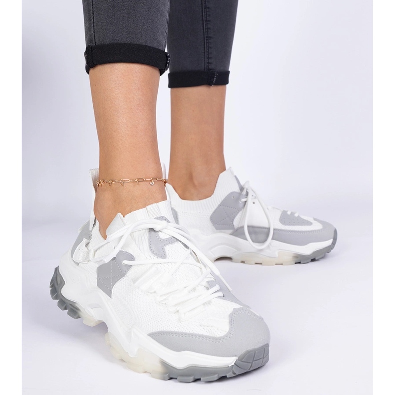 Białe sneakersy damskie ze skarpetkową cholewką 1