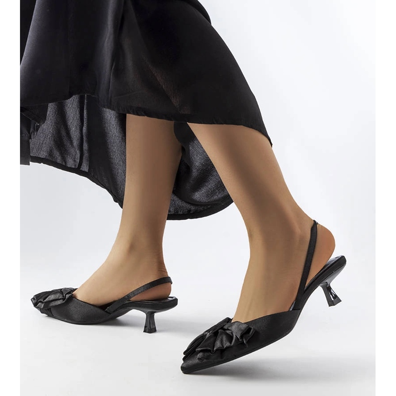 Czarne szpilki z kokardką 1