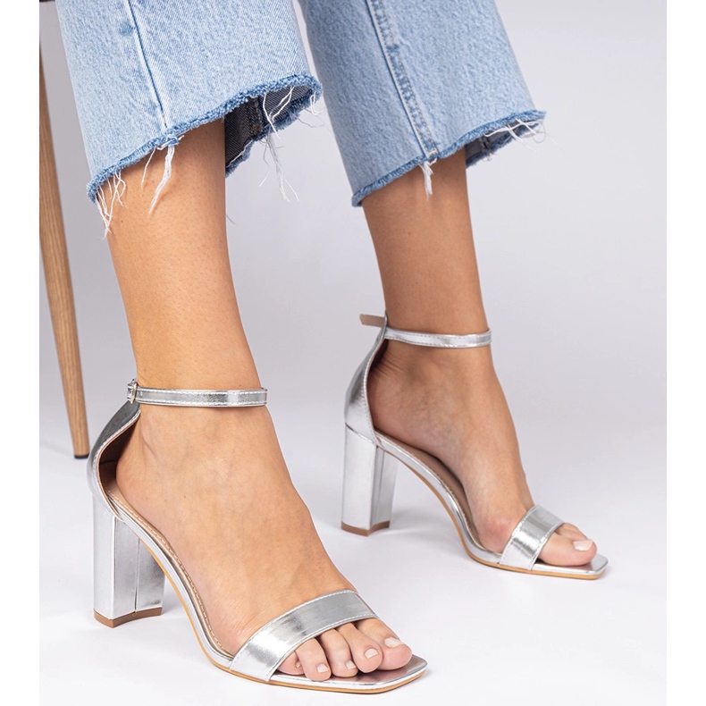 Srebrne sandały na wysokim słupku srebrny 1
