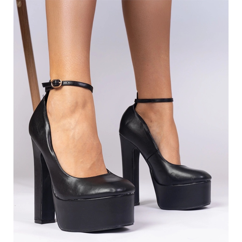 Czarne czółenka na wysokim słupku 1