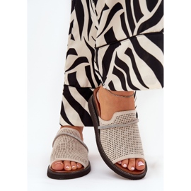 Jezzi Klapki Damskie Na Koturnie Z Ozdobnym Paseczkiem Beżowe beżowy 2