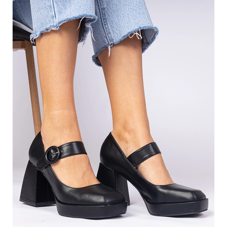 Czarne czółenka z kwadratowym noskiem i sprzączką 1