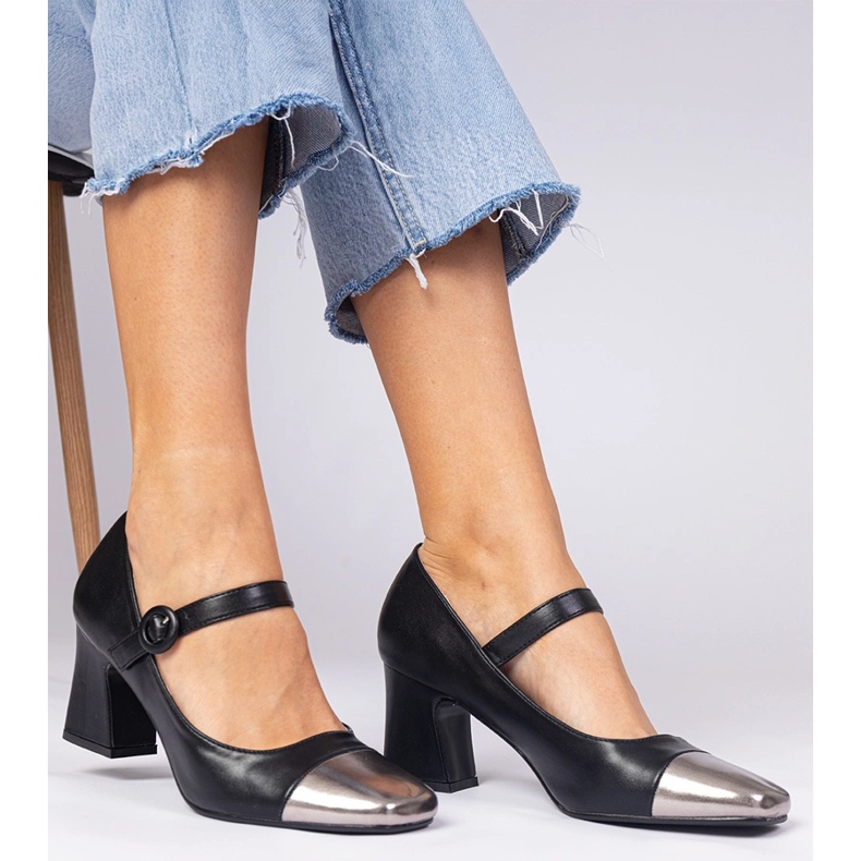 Czarne czółenka damskie ze srebrnym noskiem 2