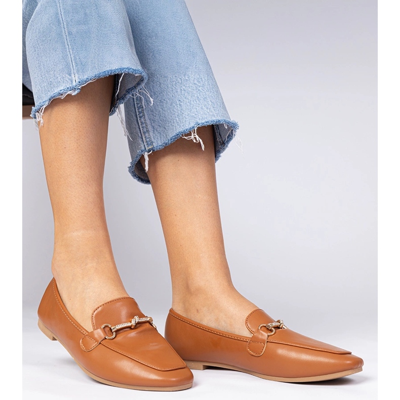 Brązowe eleganckie mokasyny ze złotą ozdobą i cyrkoniami 2