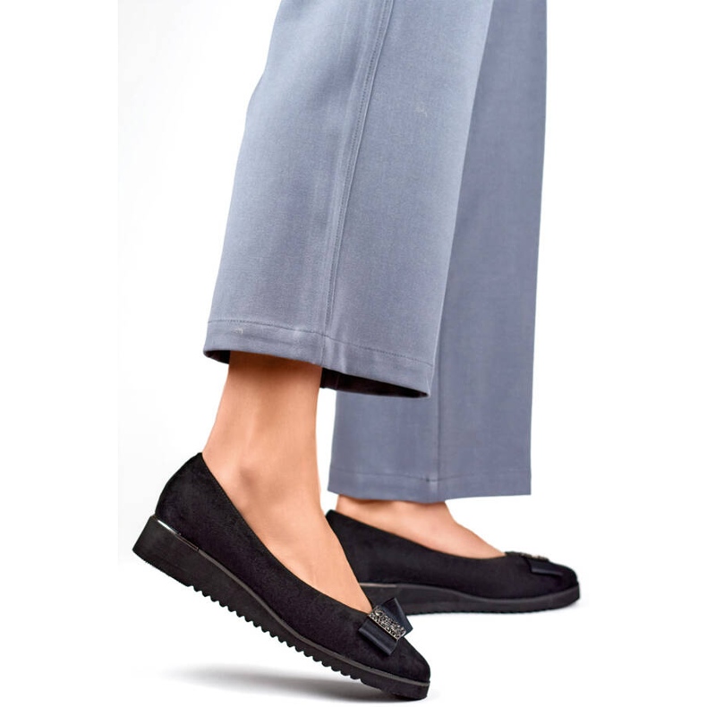 Półbuty damskie zamszowe na klinie z ozdobą czarne GD-FL766A-B 2