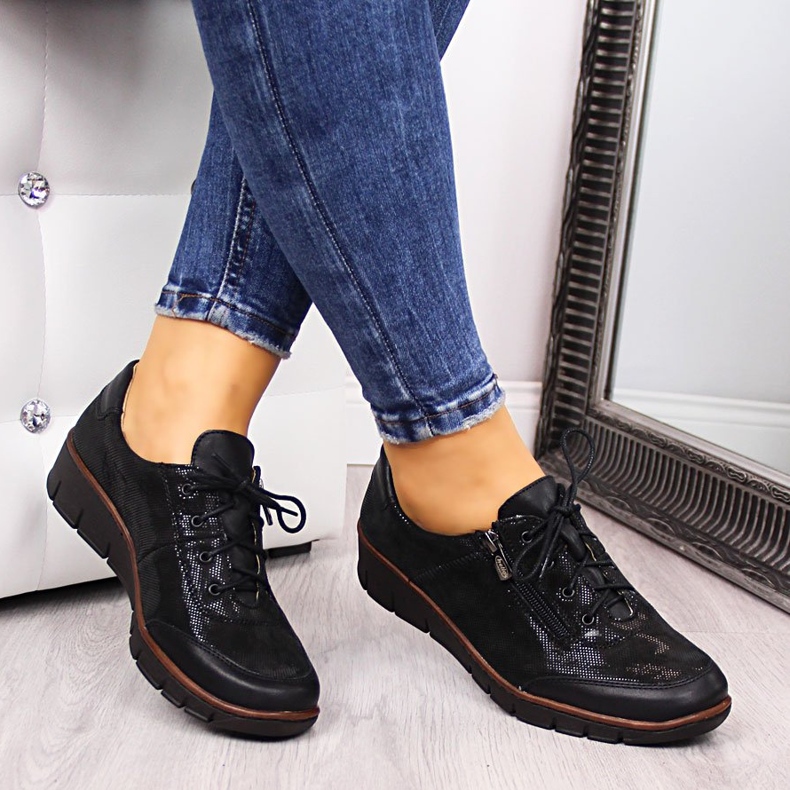 Półbuty skórzane czarne z połyskiem Helios 334 2