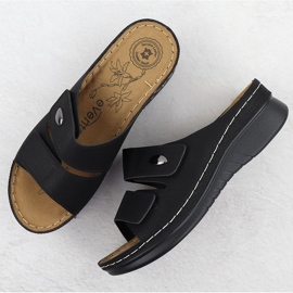 Klapki damskie na koturnie regulowane czarne eVento 1602 2