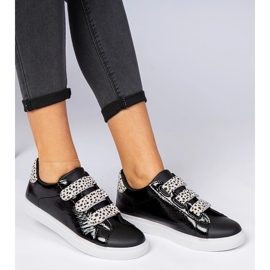 Czarne sneakersy o zwierzęcym wykończeniu na rzepy 1