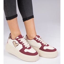 Bordowe sneakersy damskie z brokatowym serduszkiem czerwone 1