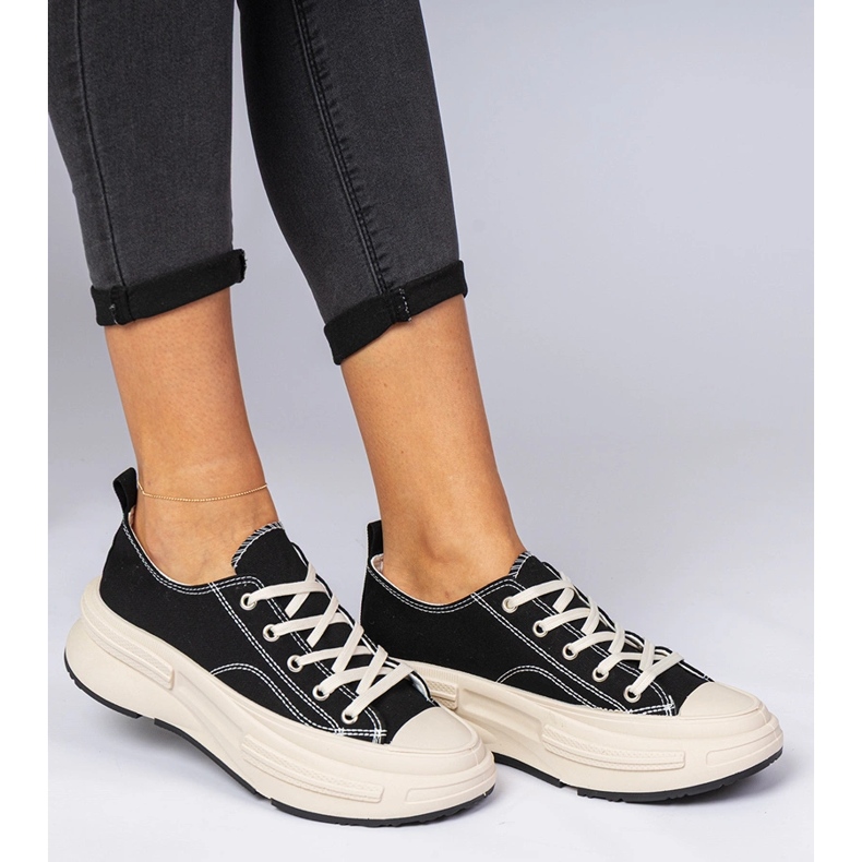 Czarne damskie trampki materiałowe 1