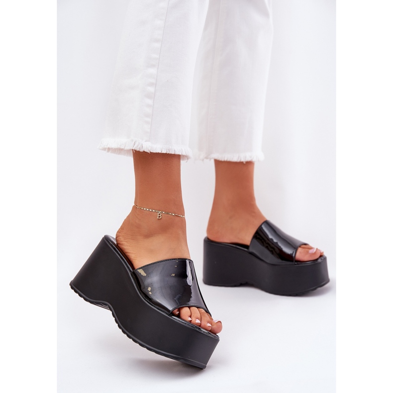 Lakierowane Klapki Damskie Na Platformie I Koturnie Czarne 2
