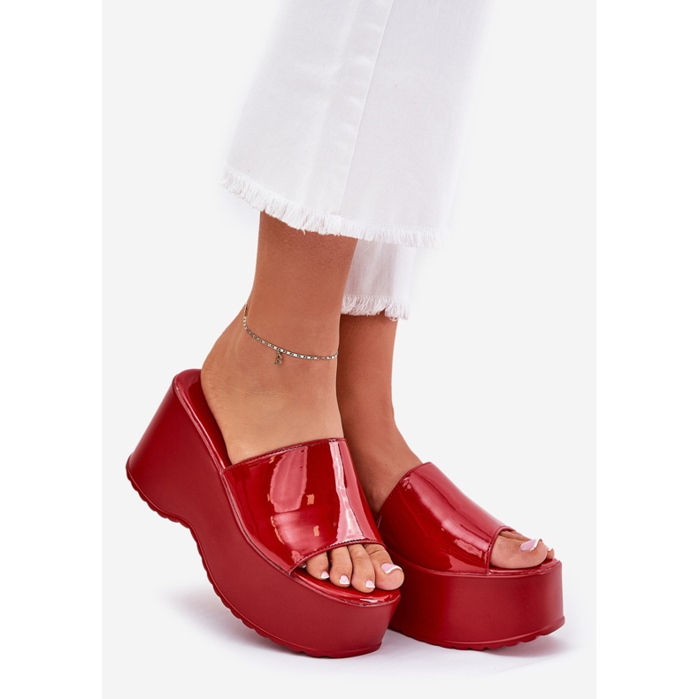 Lakierowane Klapki Damskie Na Platformie I Koturnie Czerwone 1