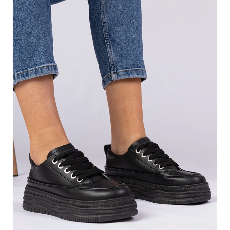 Czarne damskie trampki na wysokiej podeszwie 1