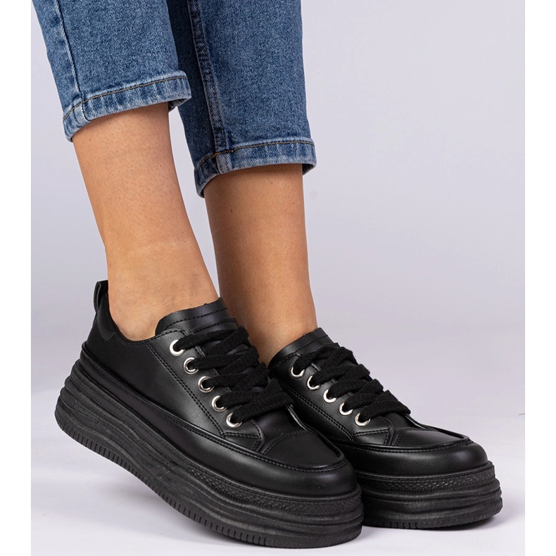 Czarne damskie trampki na wysokiej podeszwie 2