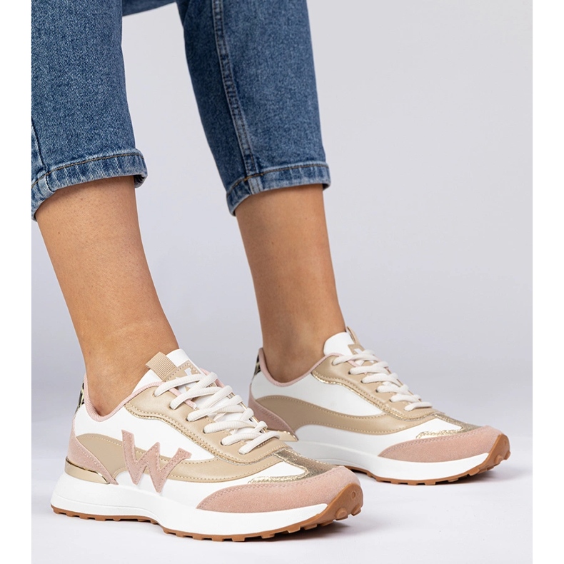 Biało-różowe sneakersy damskie z panterkowym dodatkiem białe 1