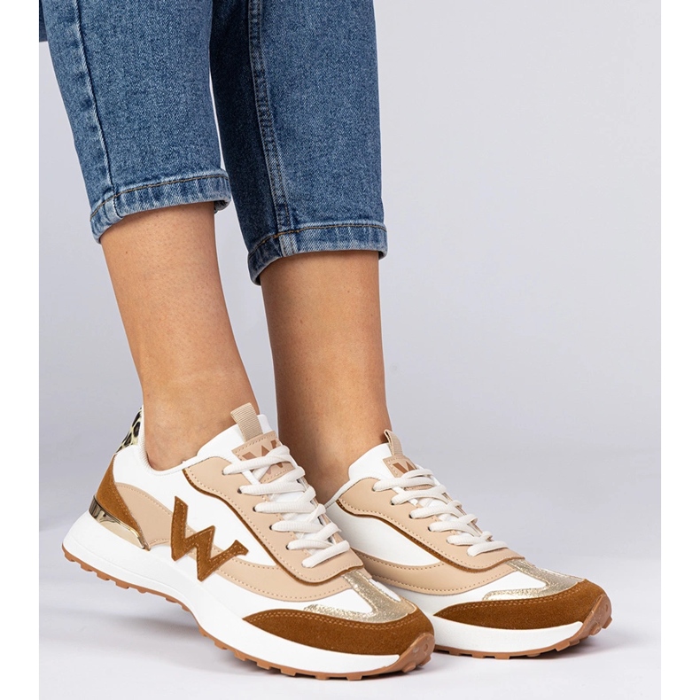 Biało-brązowe sneakersy damskie z panterkowym dodatkiem białe 1