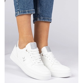 Białe sneakersy damskie ze srebrnym brokatem 1