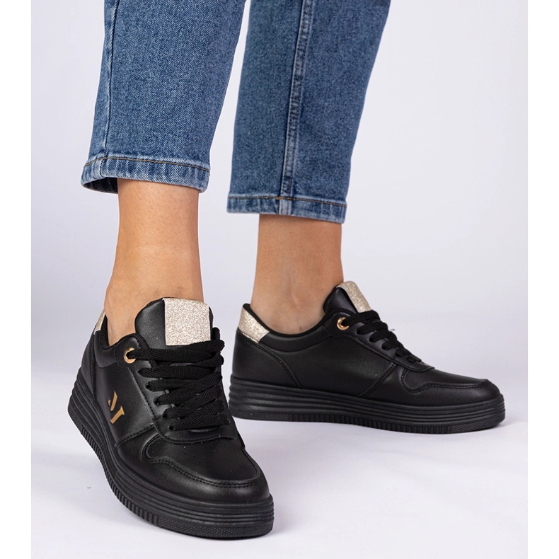 Czarne sneakersy damskie ze złotym brokatem 1