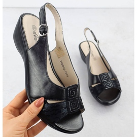 Sandały damskie na koturnie czarne eVento 7028 1