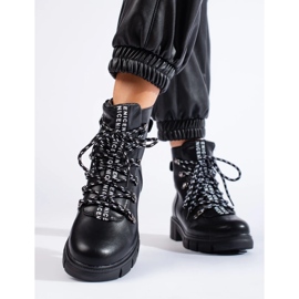 Czarne workery na platformie Vinceza 1