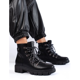 Czarne workery na platformie Vinceza 2