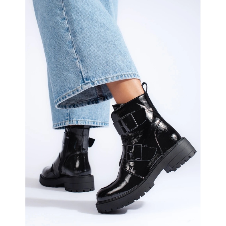 Czarne workery damskie ze sprzączkami 1