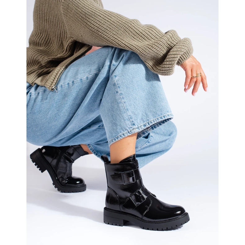 Czarne workery damskie ze sprzączkami 2