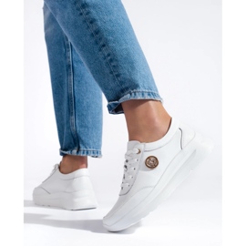 Białe skórzane buty sportowe 1