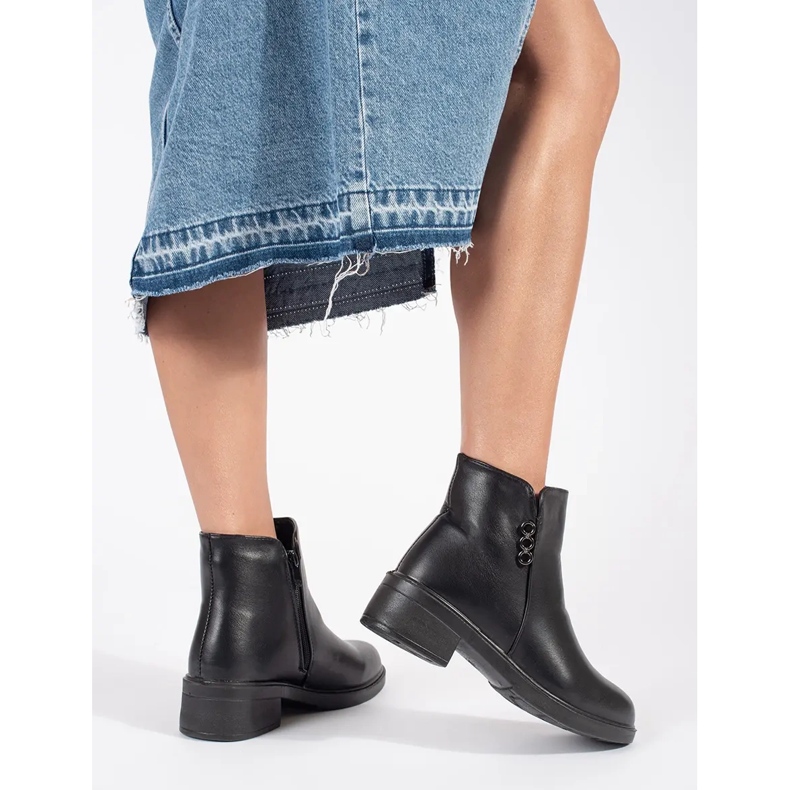 Czarne klasyczne botki damskie na niskim obcasie 2