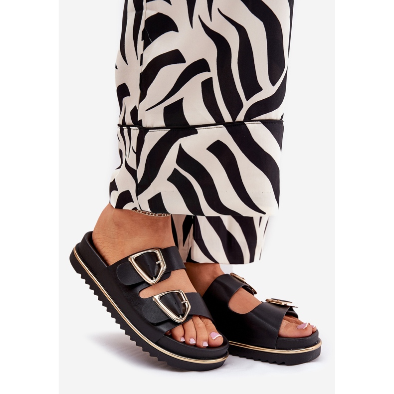 Klapki Damskie Na Platformie Ze Złotymi Klamrami Czarne 1