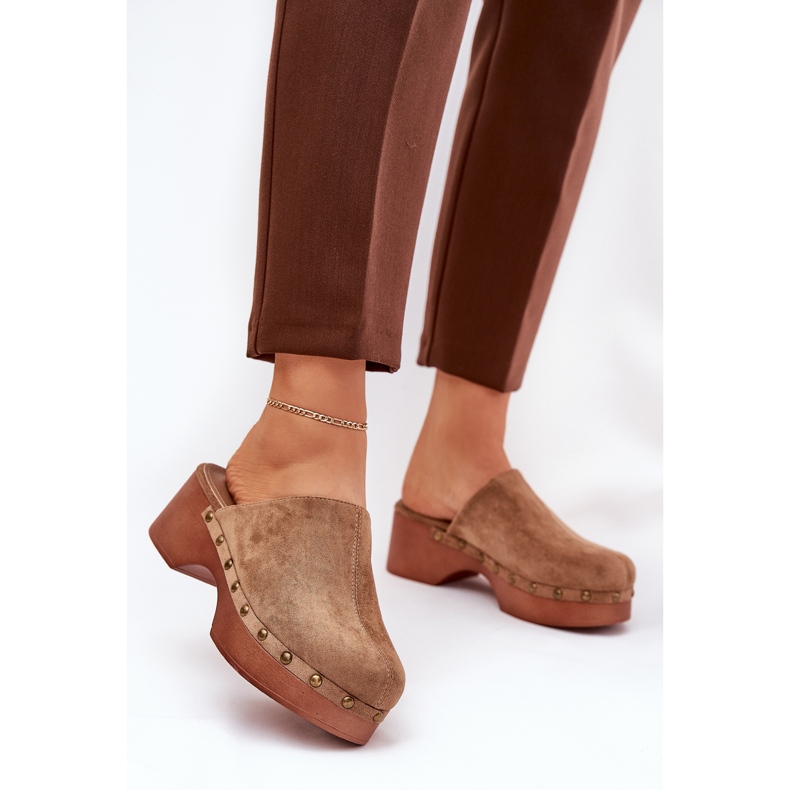 Chodaki Klapki Damskie Z Ćwiekami Eko Zamszowe Camel brązowe 2