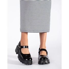 Czarne lakierowane damskie półbuty na platformie 2