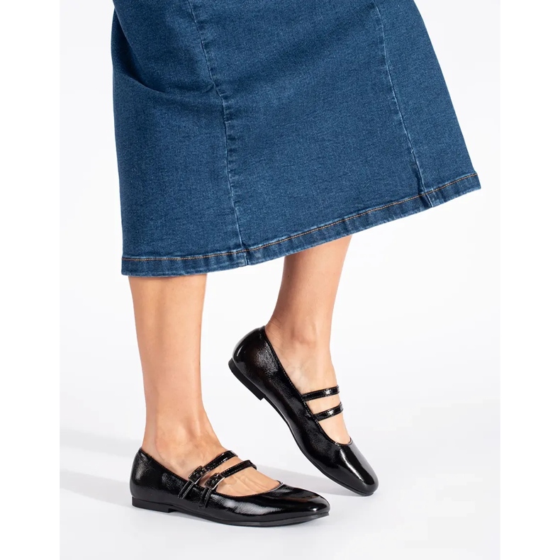 Czarne lakierowane baleriny z zapięciem 2