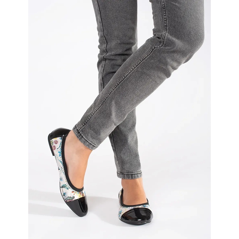 Goodin Baleriny w kwiatowy wzór z lakierowanym noskiem czarne 2