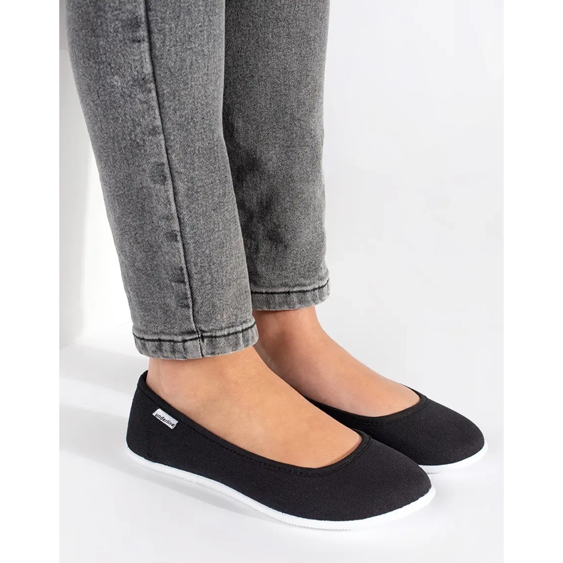 Czarne materiałowe balerinki damskie 1